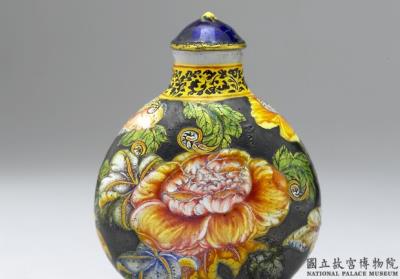 图片[2]-Glass-body painted enamel snuff bottle with a floral design on a black background, Qing dynasty, Qianlong reign (1736-1795)-China Archive